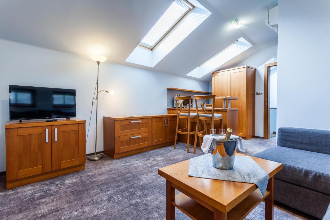 Hotel Jelinkova Vila Velké Meziříčí Buitenkant foto